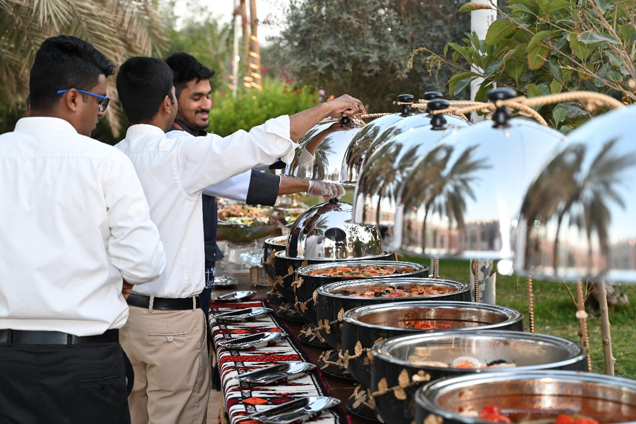 خدمة موظفين الضيافة